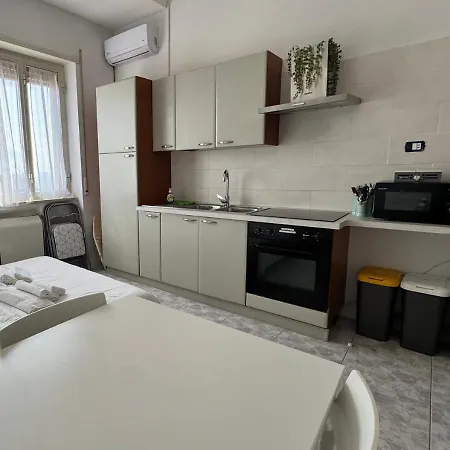 Corso Novara - 8 Posti Letto E Self Check-in Vicino La Stazione Di