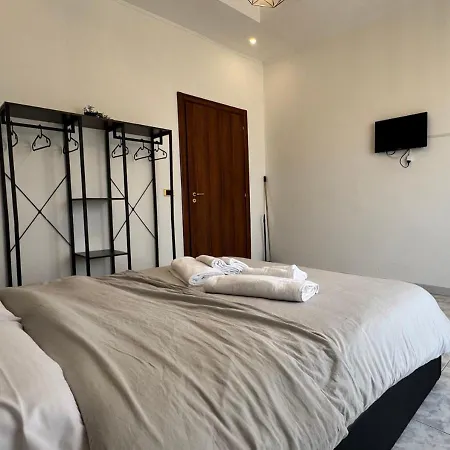 Corso Novara - 8 Posti Letto E Self Check-In Vicino La Stazione Centrale Di Napoli * Naples